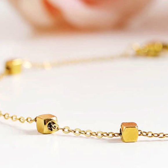 EFFIE Square Bead Bracelet - Picture 3 of 8